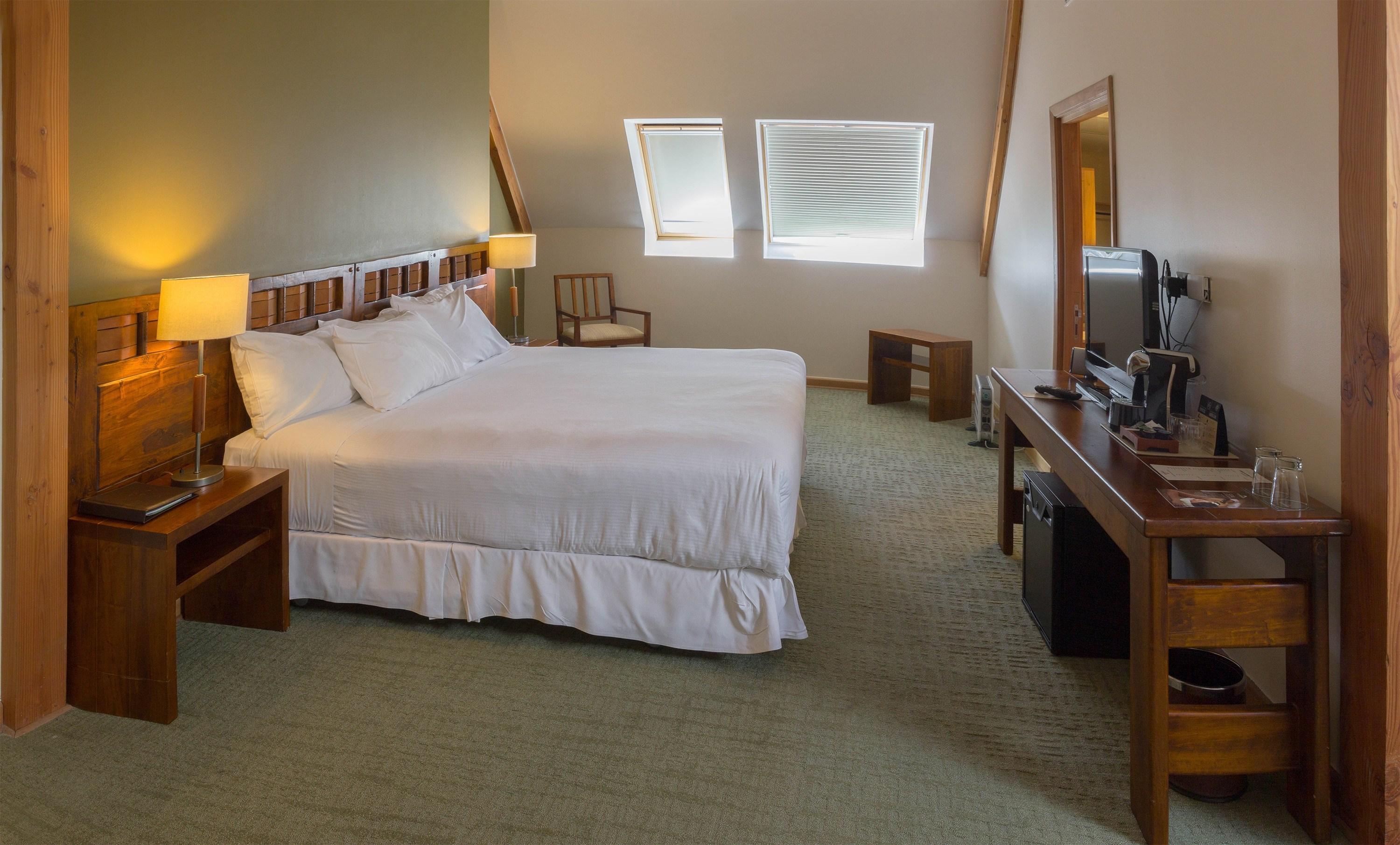 Wyndham Puerto Varas Pettra Kültér fotó A room at the Inn at the Opera