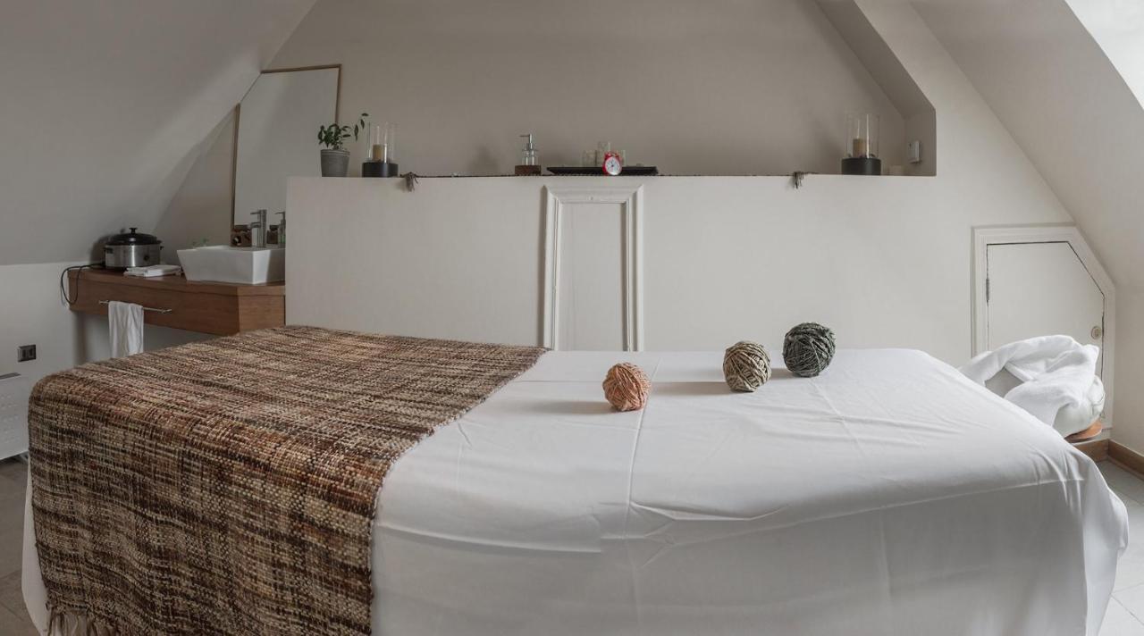 Wyndham Puerto Varas Pettra Kültér fotó A massage table