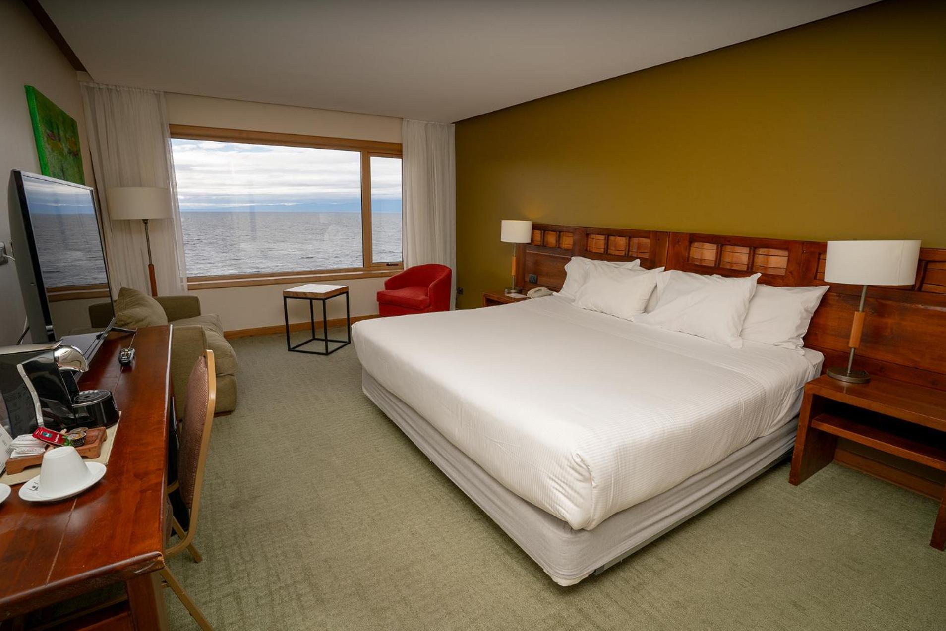 Wyndham Puerto Varas Pettra Kültér fotó A room at the Hotel
