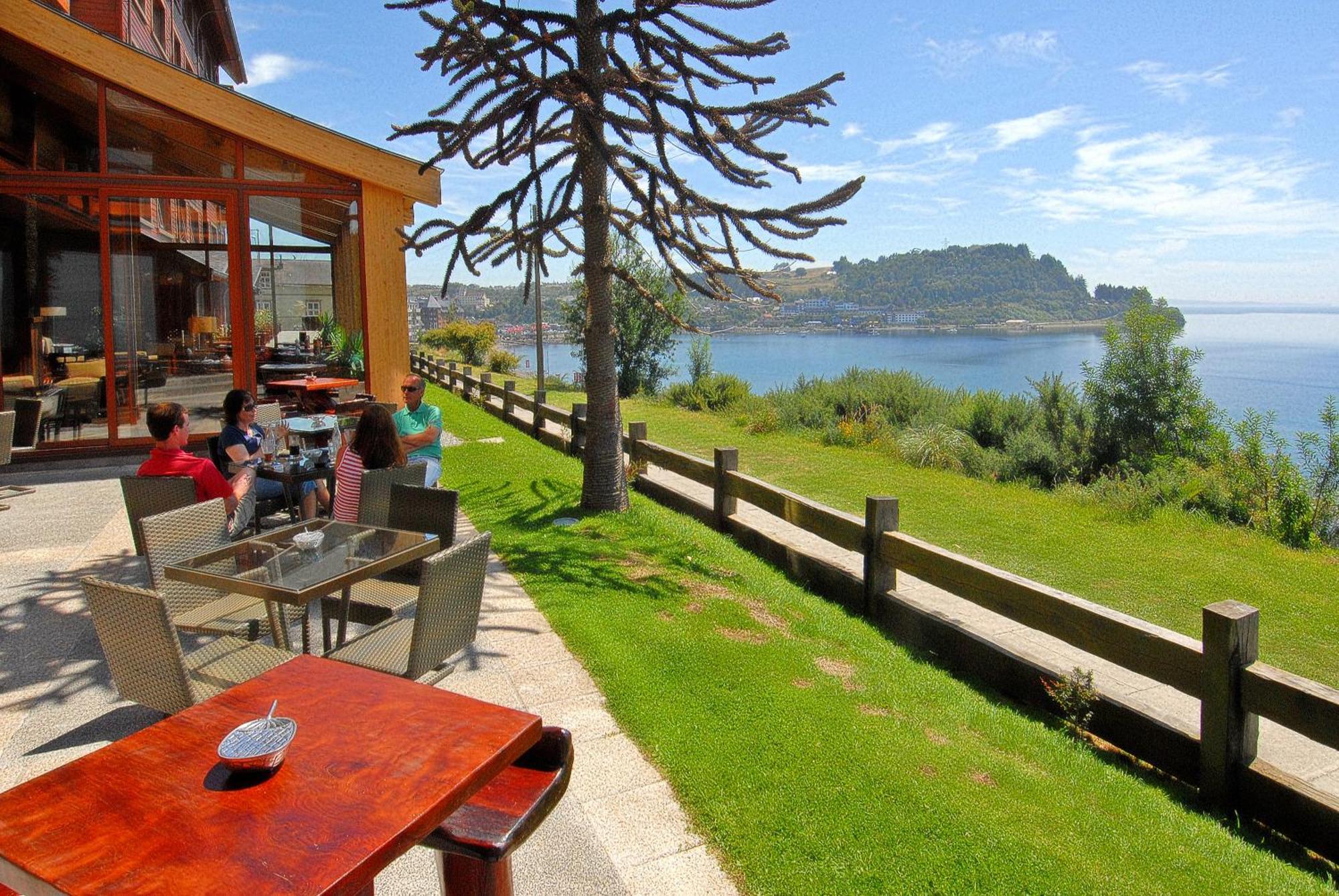 Wyndham Puerto Varas Pettra Kültér fotó View of the hotel