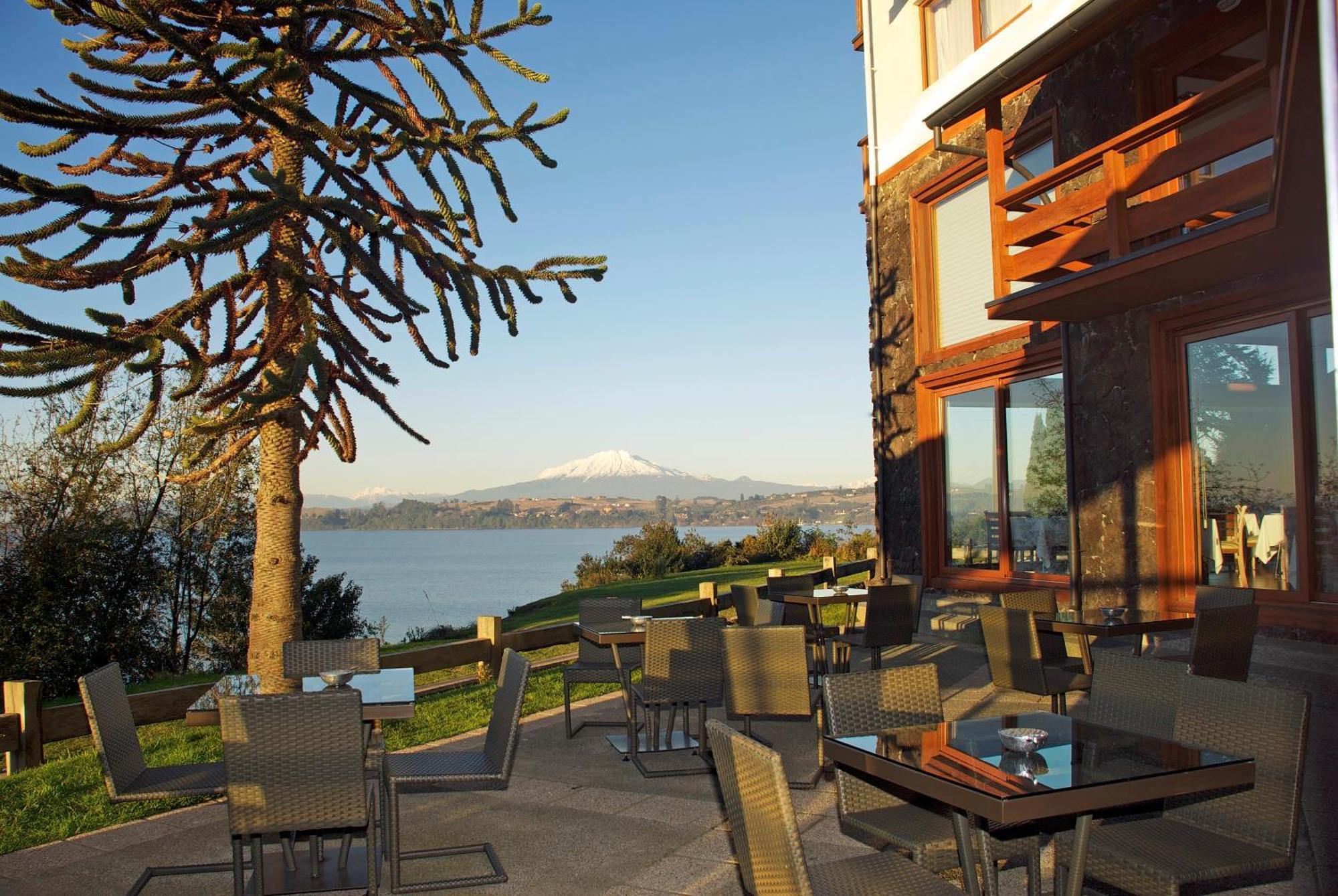 Wyndham Puerto Varas Pettra Kültér fotó View of the hotel